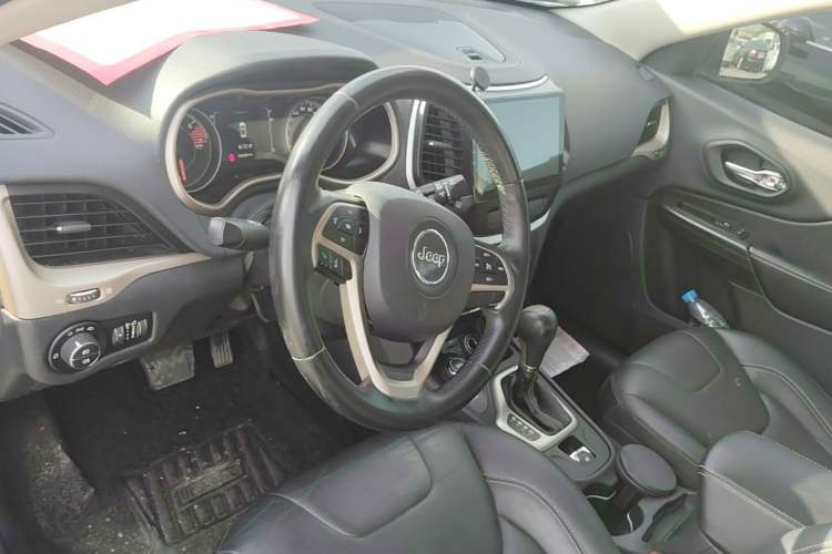 Used Jeep Cherokee 2016 2.4L Professional Edition Center Console