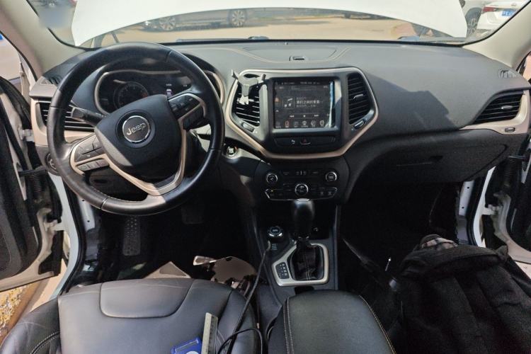 Used Jeep Cherokee 2016 2.4L Professional Smart Version Center Console