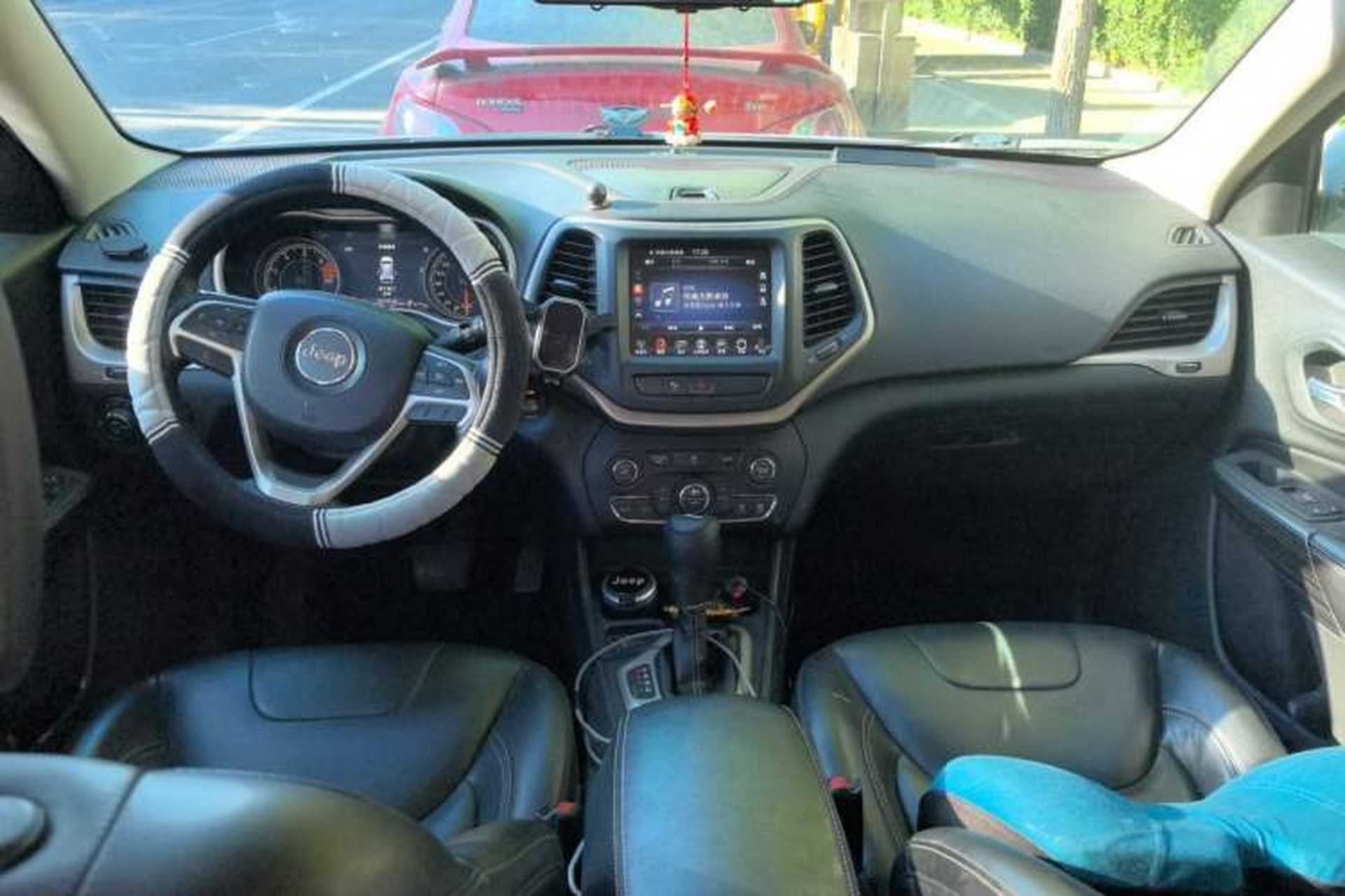 Used Jeep Cherokee 2016 2.0L Superior Edition Center Console