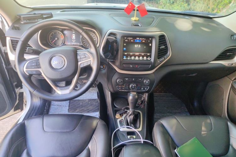 Used Jeep Cherokee 2016 2.0L Superior Edition Center Console