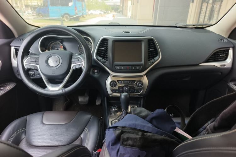 Used Jeep Cherokee 2016 2.4L All-in-One Edition Center Console