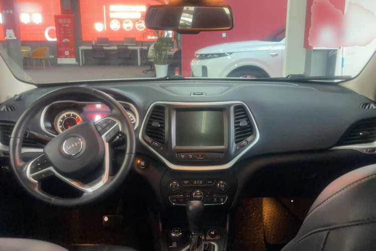 Used Jeep Cherokee 2016 2.4L Superior Edition Center Console