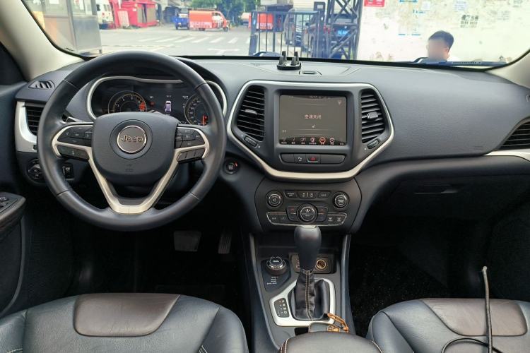 Used Jeep Cherokee 2016 2.4L Professional Smart Version Center Console
