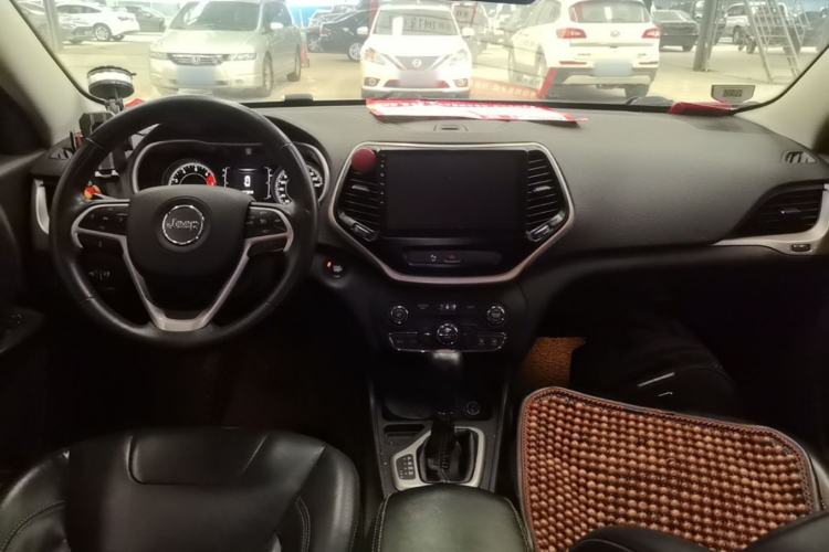 Used Jeep Cherokee 2016 2.4L Leading Edition Center Console
