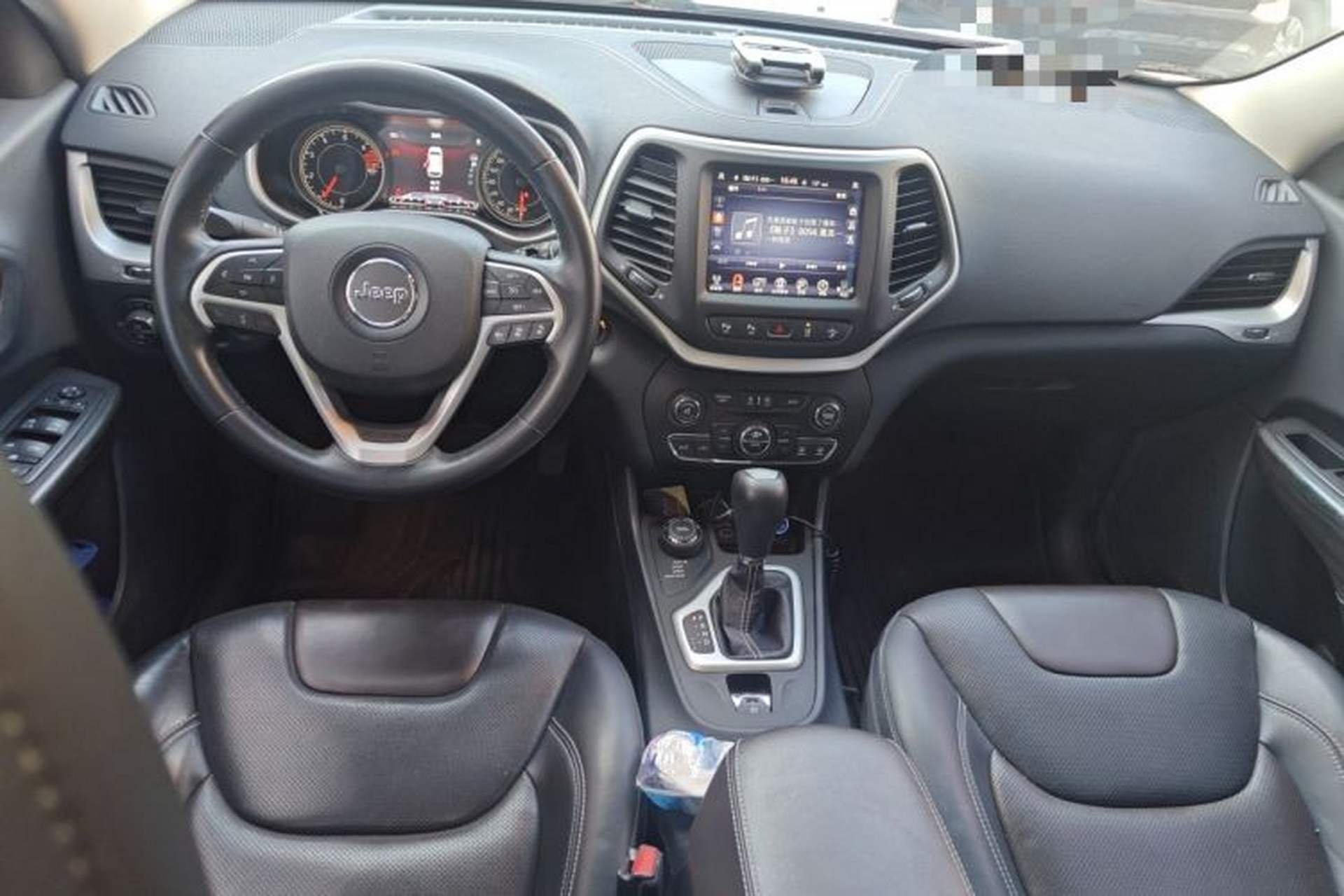 Used Jeep Cherokee 2016 2.4L All-in-One Edition Center Console