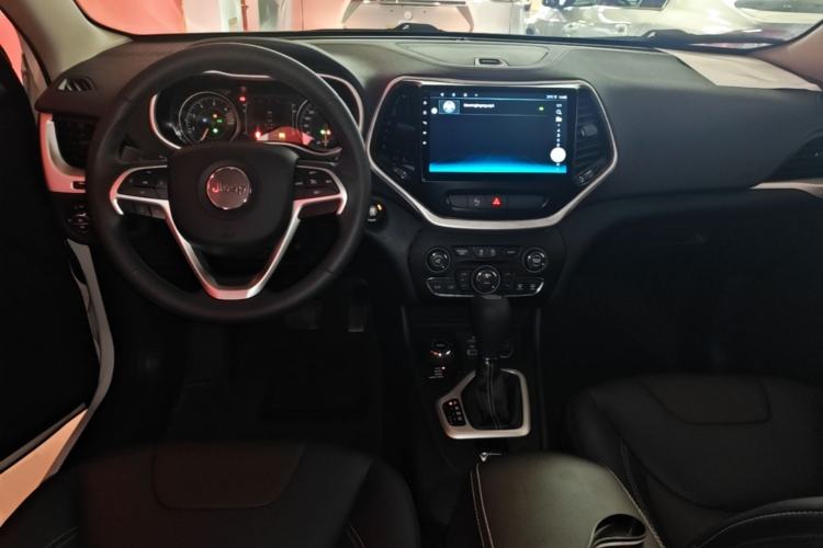 Used Jeep Cherokee 2016 2.4L Professional Edition Center Console
