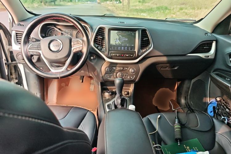 Used Jeep Cherokee 2016 2.4L Professional Edition Center Console