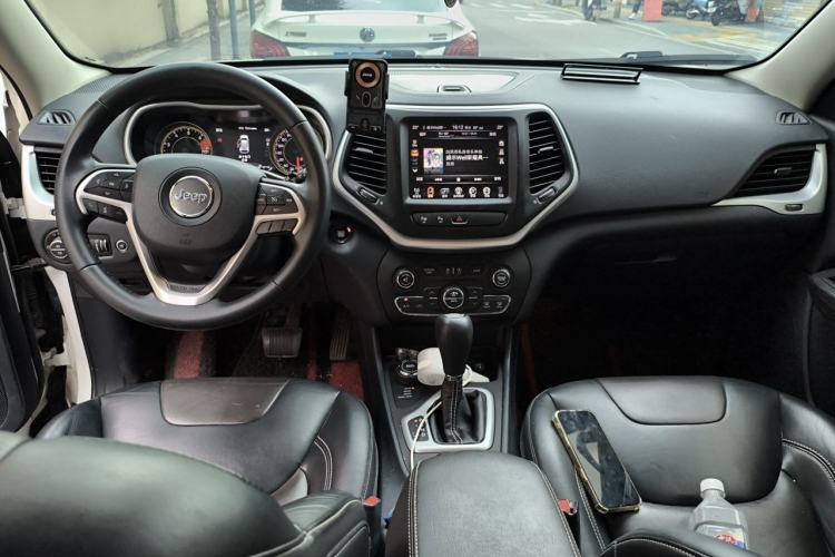 Used Jeep Cherokee 2016 2.4L Superior Edition Center Console