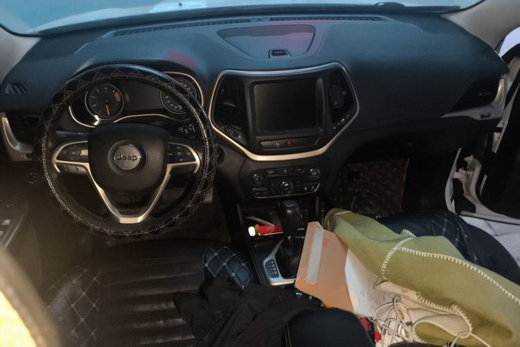 Used Jeep Cherokee 2016 2.0L Smart Version Center Console