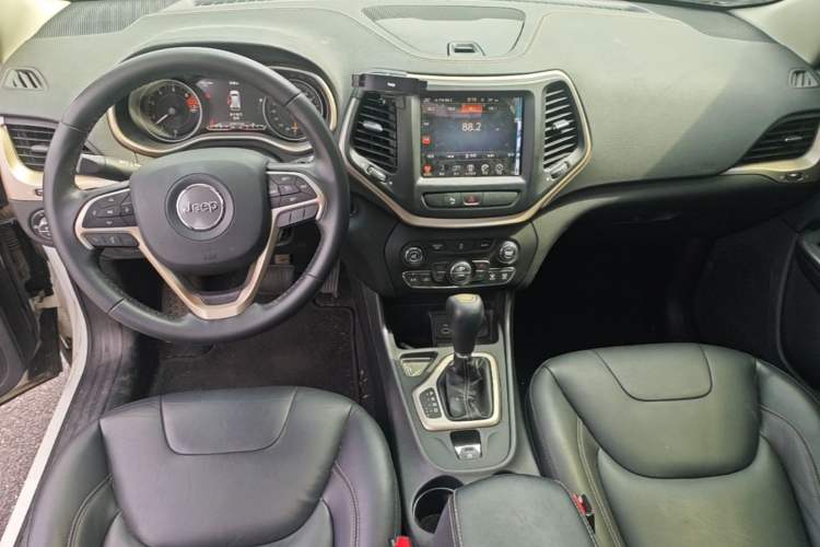Used Jeep Cherokee 2016 2.0L Superior Edition Center Console