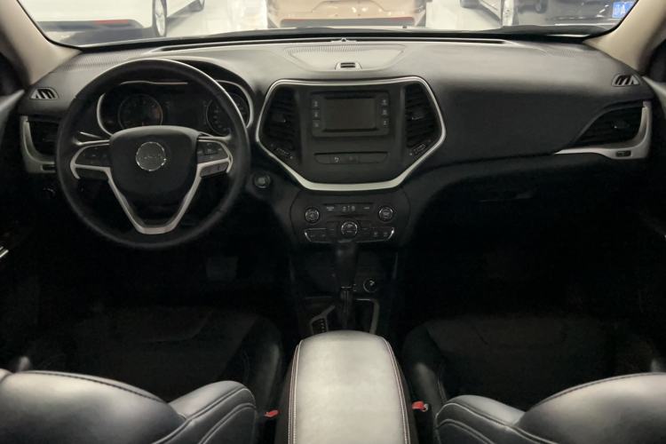 Used Jeep Cherokee 2016 2.4L Leading Edition Center Console
