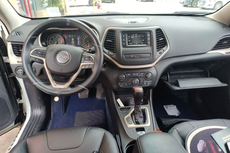 Used Jeep Cherokee 2016 2.4L Leading Edition Center Console