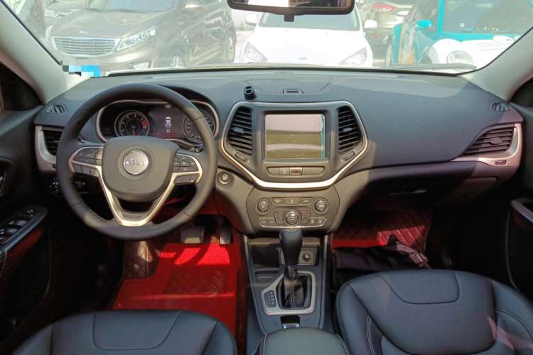 Used Jeep Cherokee 2016 2.0L Superior Edition Center Console
