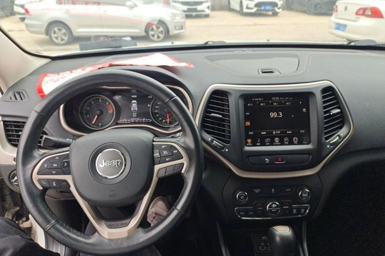 Used Jeep Cherokee 2016 2.0L Superior Edition Center Console