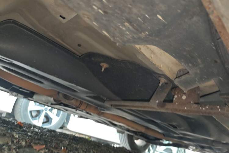 Used Jeep Cherokee 2016 2.0L Superior Edition Chassis Front Left