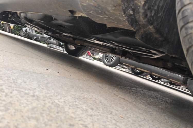 Used Jeep Cherokee 2016 2.0L Superior Edition Chassis Front Right