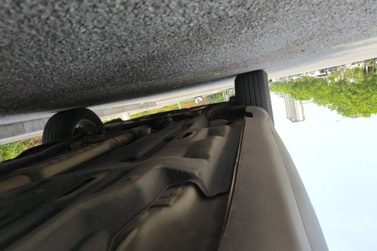 Used Jeep Cherokee 2016 2.4L Professional Edition Chassis Rear Left