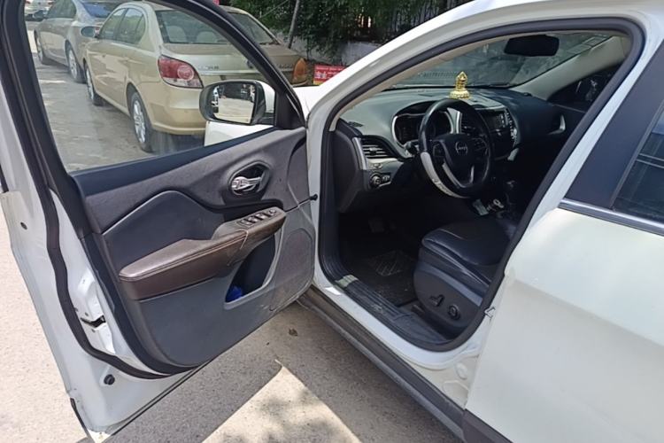 Used Jeep Cherokee 2016 2.4L Leading Edition Driver Seat