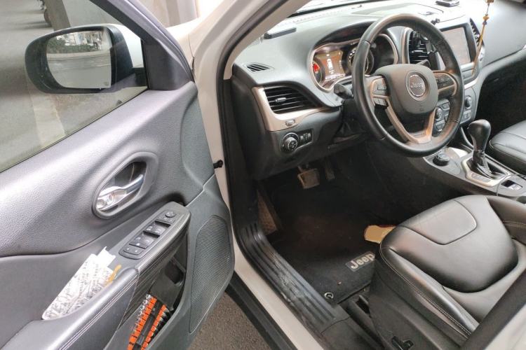 Used Jeep Cherokee 2016 2.4L Leading Smart Version Driver Seat