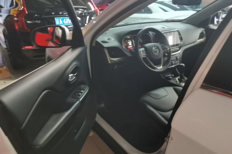 Used Jeep Cherokee 2016 2.4L Professional Edition Driver Seat