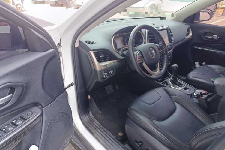 Used Jeep Cherokee 2016 2.0L Superior Edition Driver Seat