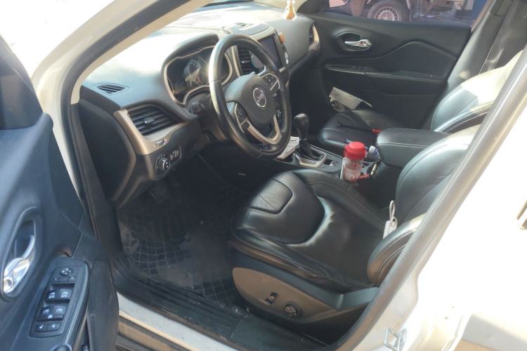 Used Jeep Cherokee 2016 2.0L Superior Edition Driver Seat