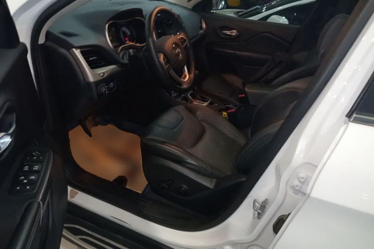 Used Jeep Cherokee 2016 2.4L Leading Smart Version Driver Seat
