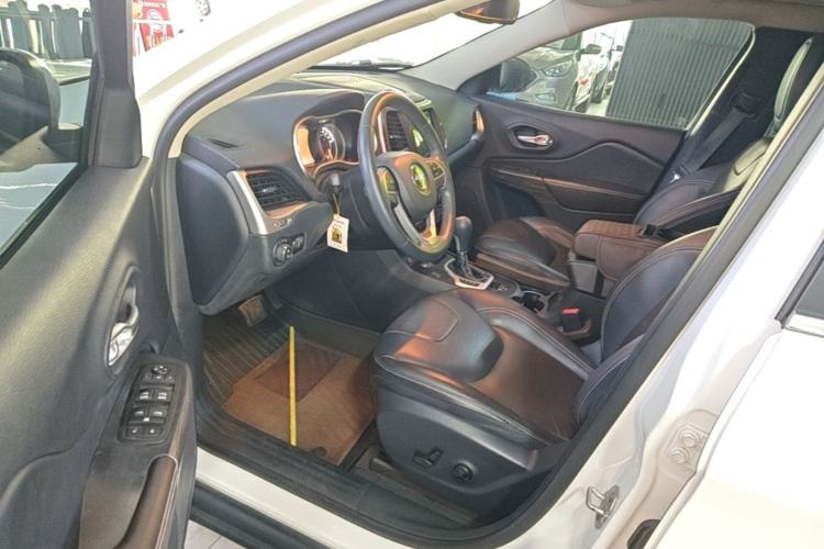 Used Jeep Cherokee 2016 2.4L Professional Smart Version Driver Seat