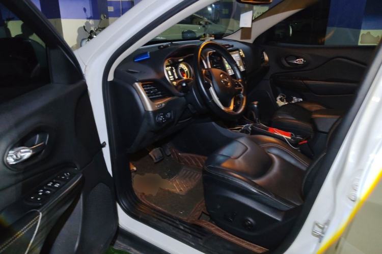 Used Jeep Cherokee 2016 2.4L Leading Edition Driver Seat