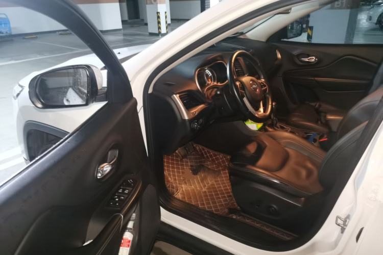 Used Jeep Cherokee 2016 2.0L Superior Edition Driver Seat