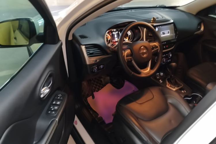 Used Jeep Cherokee 2016 2.4L Professional Edition Driver Seat