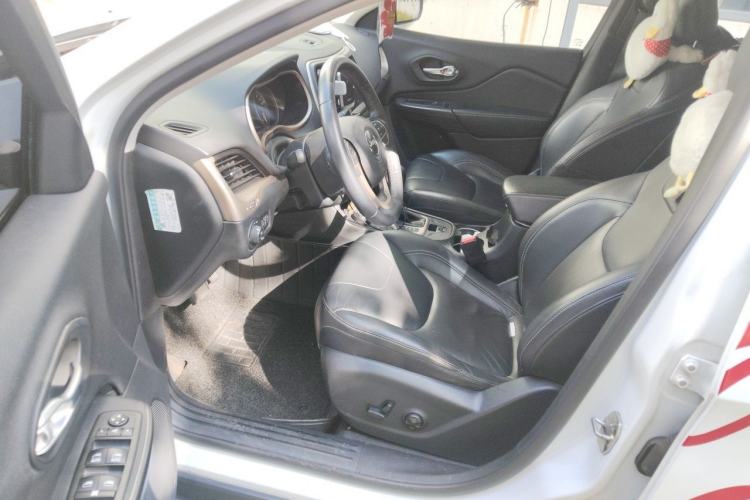 Used Jeep Cherokee 2016 2.4L Professional Smart Version Driver Seat