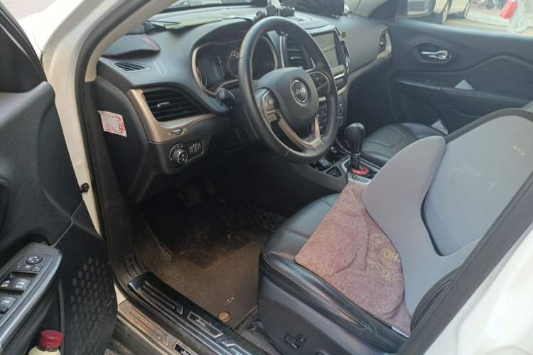 Used Jeep Cherokee 2016 2.4L Leading Edition Driver Seat
