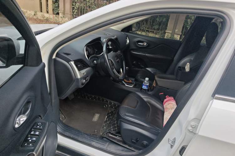 Used Jeep Cherokee 2016 2.4L Professional Smart Version Driver Seat