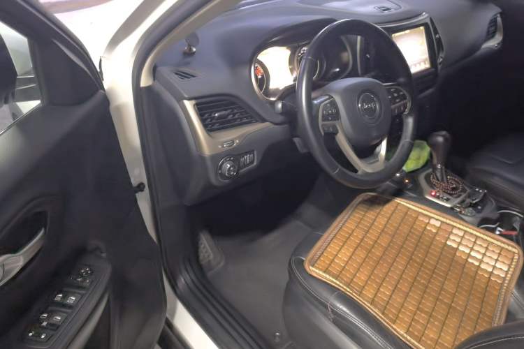 Used Jeep Cherokee 2016 2.4L Professional Smart Version Driver Seat