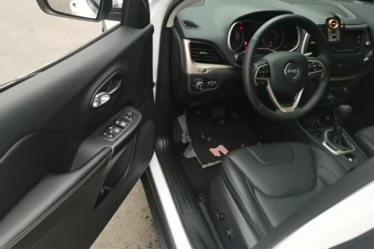 Used Jeep Cherokee 2016 2.4L Leading Edition Driver Seat