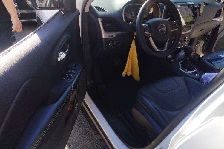 Used Jeep Cherokee 2016 2.4L Professional Edition Driver Seat