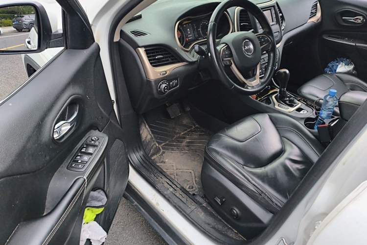 Used Jeep Cherokee 2016 2.4L Leading Edition Driver Seat