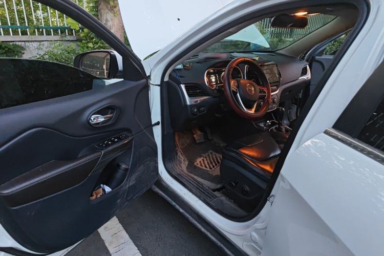 Used Jeep Cherokee 2016 2.4L Leading Edition Driver Seat