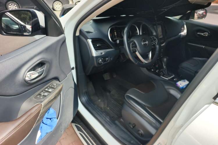 Used Jeep Cherokee 2016 2.4L All-in-One Edition Driver Seat