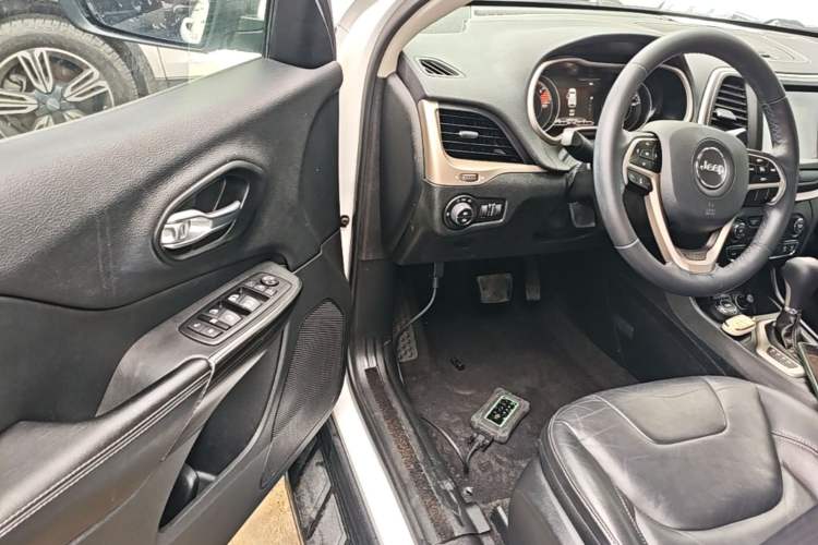 Used Jeep Cherokee 2016 2.4L Professional Smart Version Driver Seat
