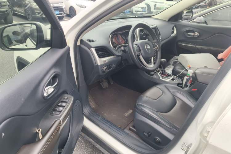 Used Jeep Cherokee 2016 2.4L All-in-One Edition Driver Seat