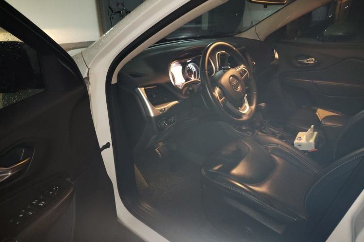 Used Jeep Cherokee 2016 2.4L Professional Smart Version Driver Seat