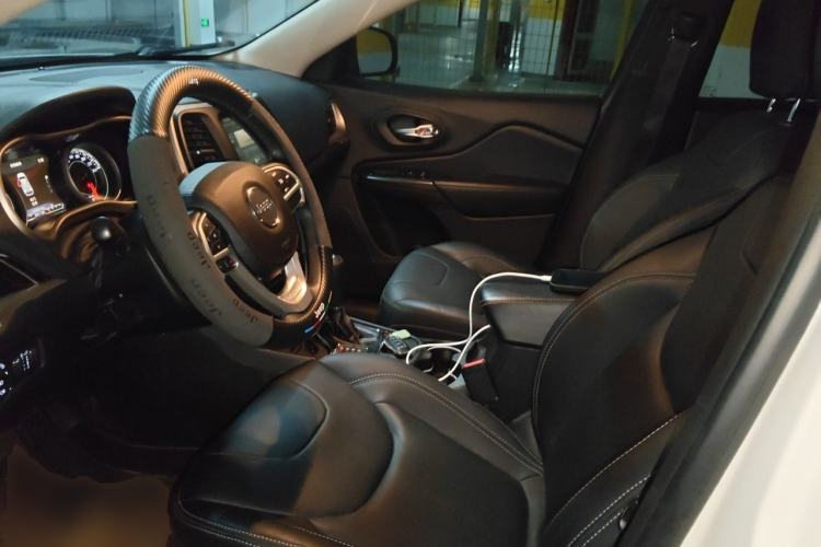 Used Jeep Cherokee 2016 2.0L Superior Edition Driver Seat