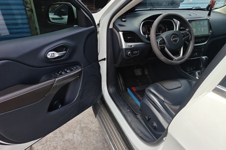 Used Jeep Cherokee 2016 2.4L Leading Edition Driver Seat