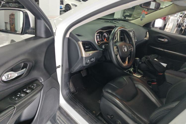 Used Jeep Cherokee 2016 2.4L Leading Edition Driver Seat