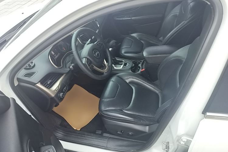 Used Jeep Cherokee 2016 2.4L Professional Smart Version Driver Seat