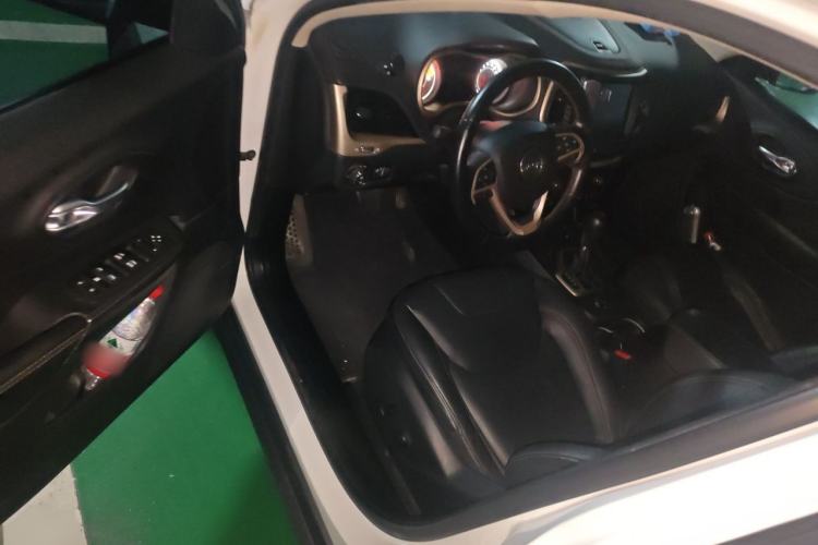 Used Jeep Cherokee 2016 2.0L Superior Edition Driver Seat