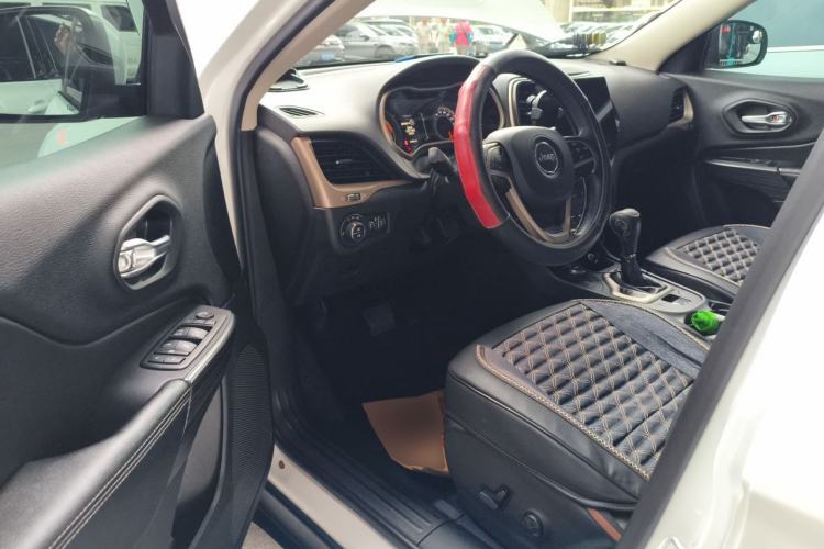 Used Jeep Cherokee 2016 2.4L Professional Edition Driver Seat