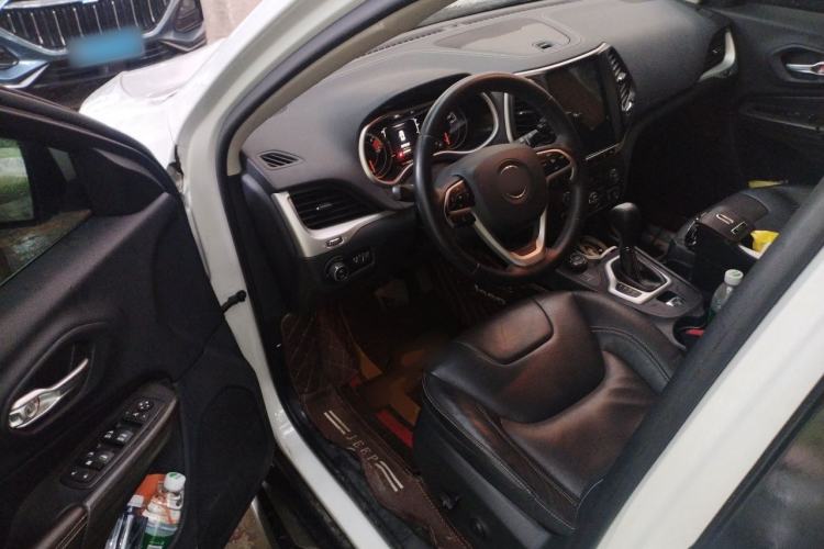 Used Jeep Cherokee 2016 2.4L Professional Edition Driver Seat